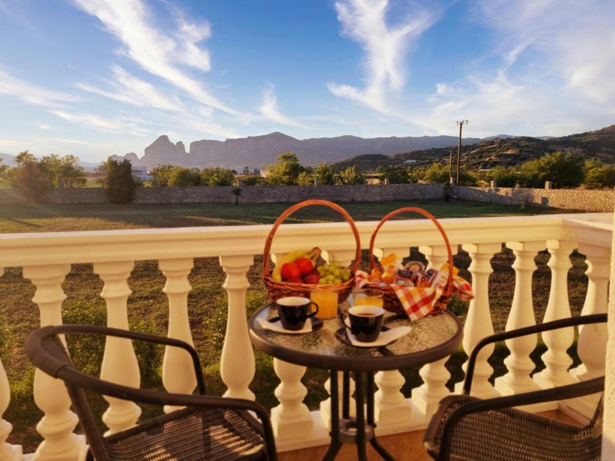 Spilaio At Meteora Hotell Kalampaka Exteriör bild